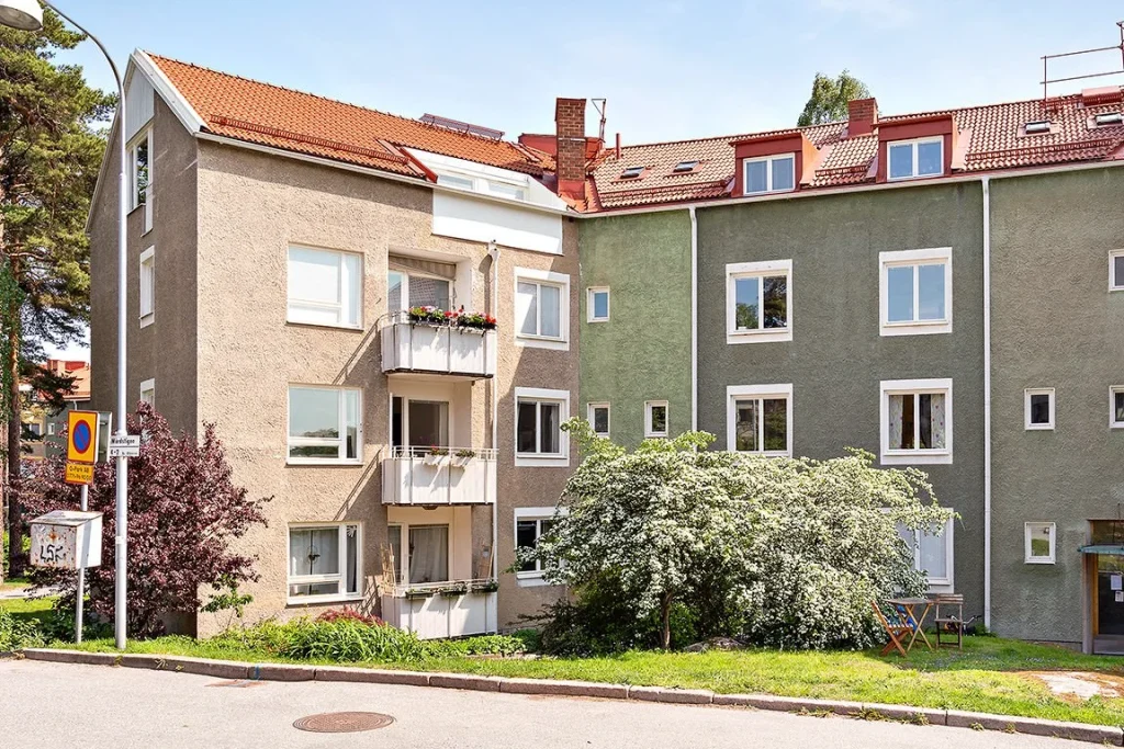 5. Tillbyggnad av takkupa till fastighetshus
