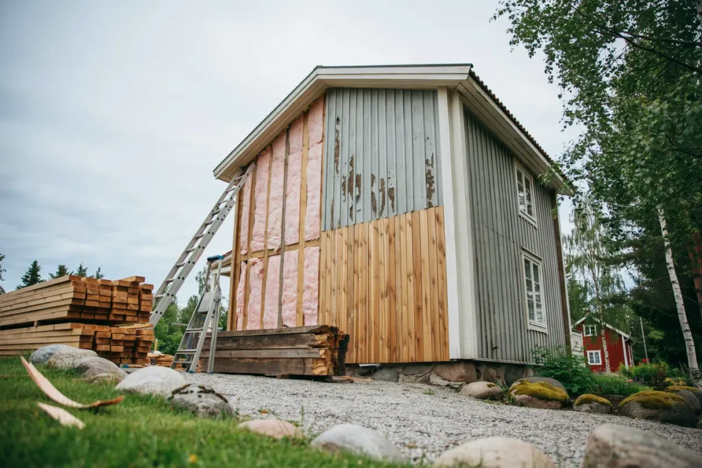 byta fasadpanel p huset tecken p r ta r tt virke och viktiga steg f r ett h llbart resultat